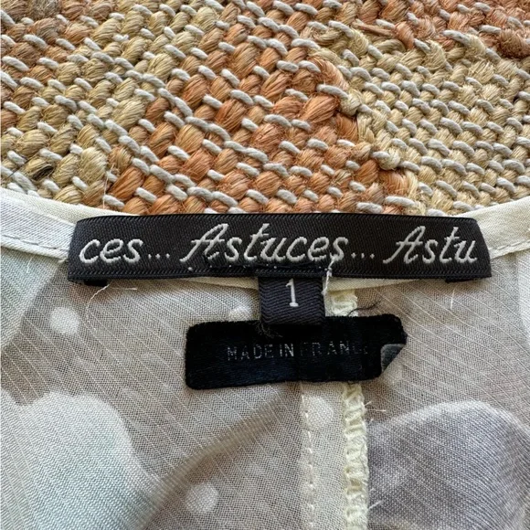 Vintage Y2K French Sheer Fairy Top with Swiss for and floral pattern - Picture 4 of 10